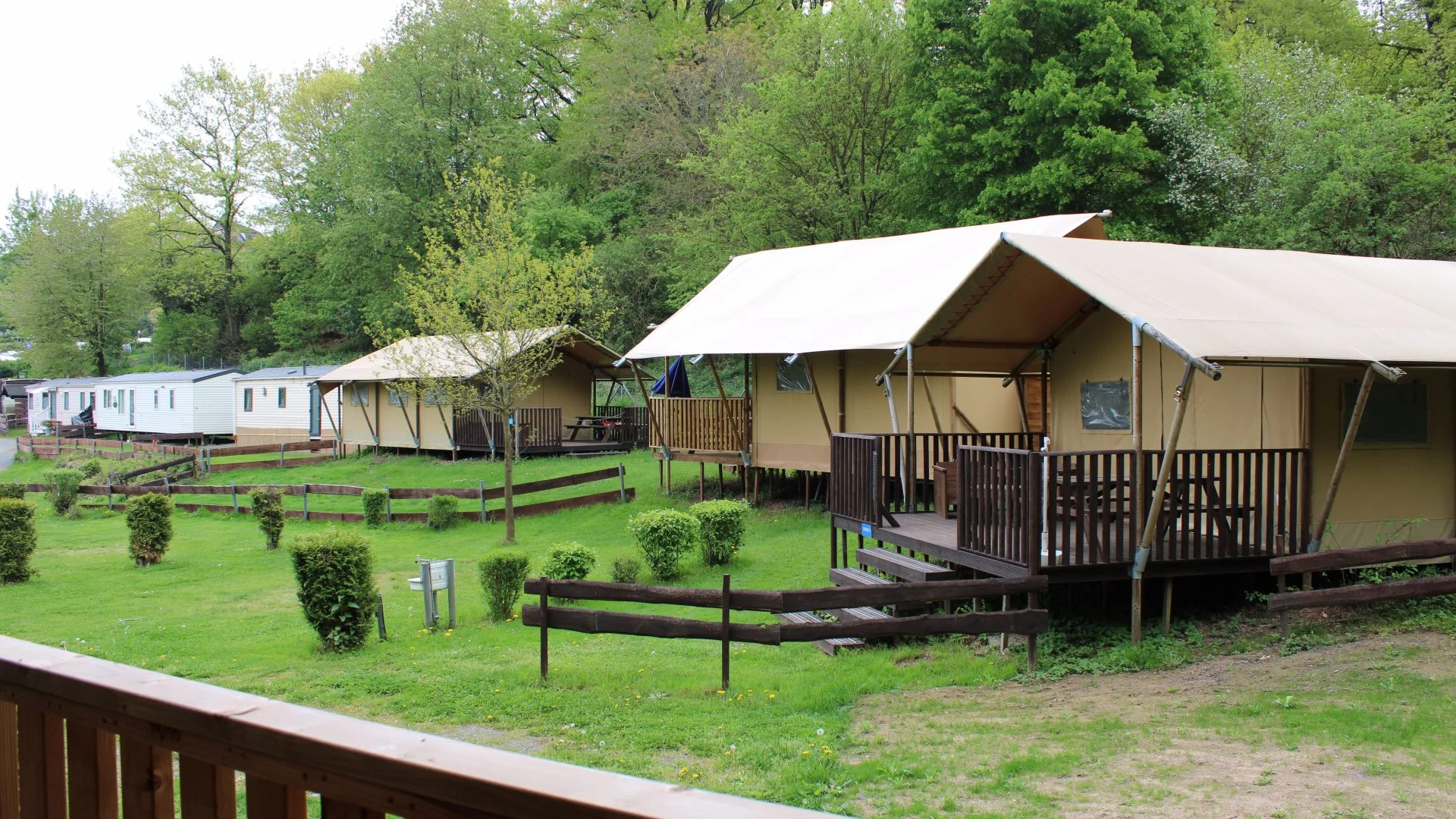 Zeltlodge Außenansicht