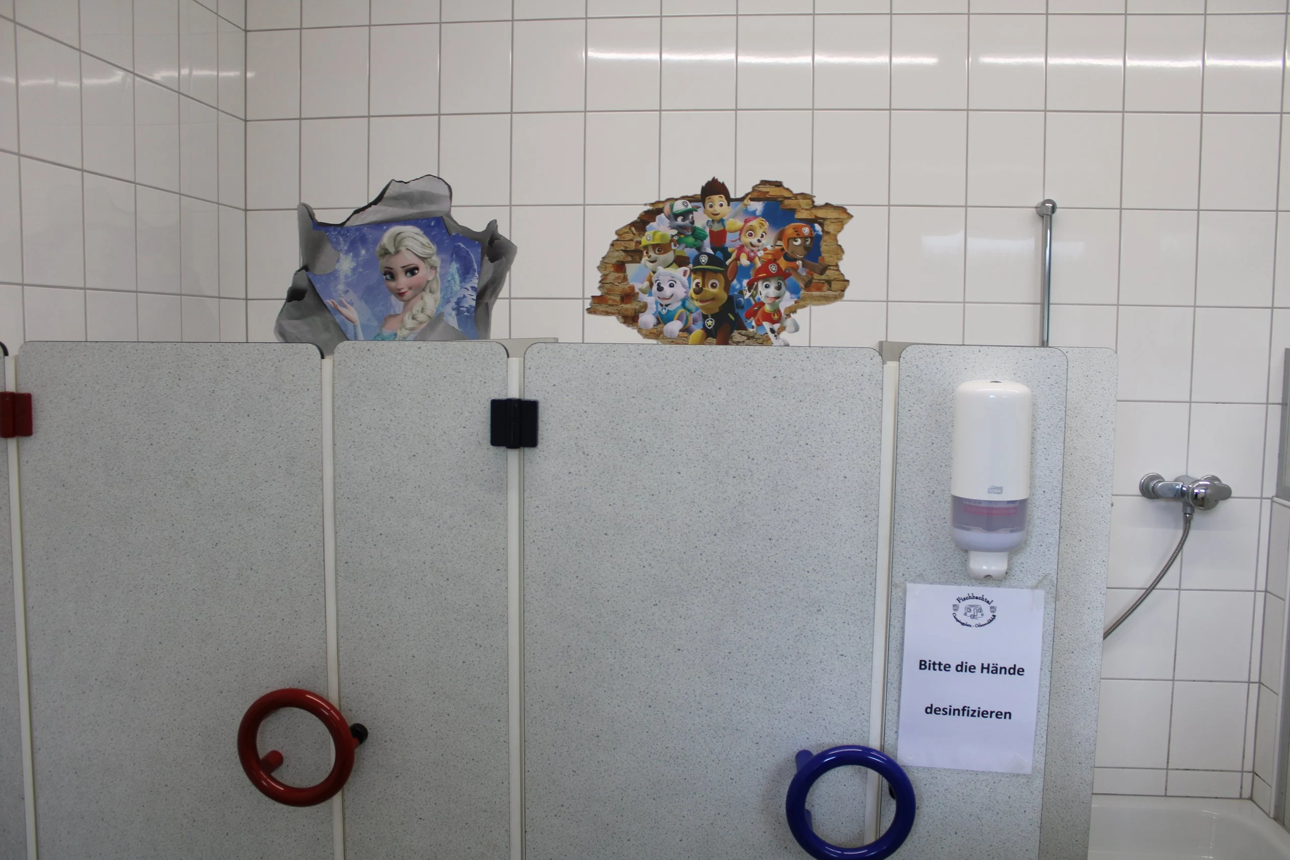 Kindsanitärbereich Waschbecken